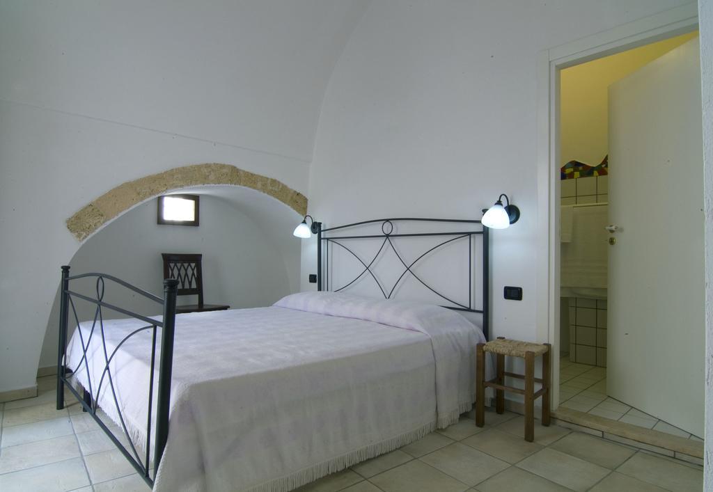 B&b Altrov'è Parabita Camera foto