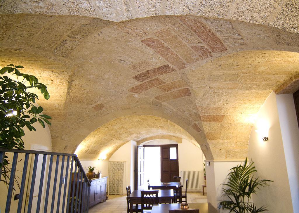 B&b Altrov'è Parabita Esterno foto