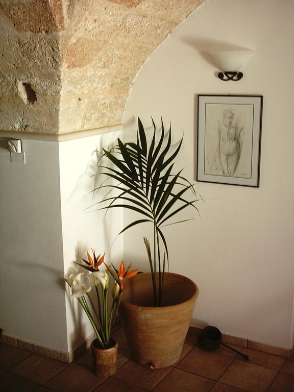 B&b Altrov'è Parabita Esterno foto